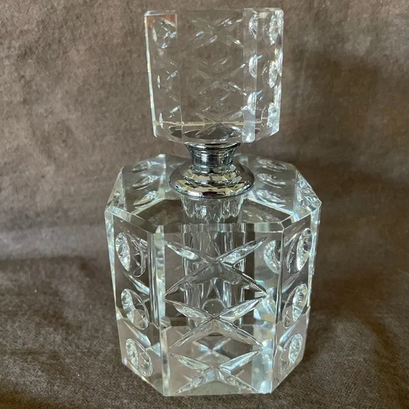 Oleg Cassini cut crystal perfume bottle - Picture 3 of 5